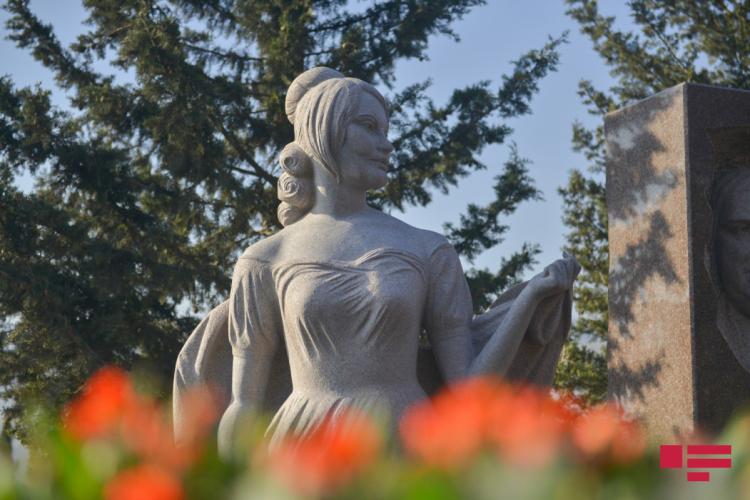 На могиле Амалии Панаховой установлен памятник - ФОТО