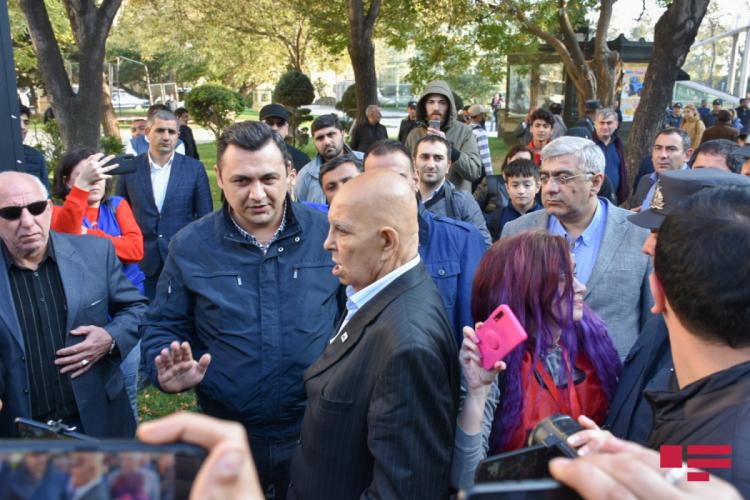Партия «Мусават» пыталась провести пикет перед зданием ИВ города Баку
 - ФОТО