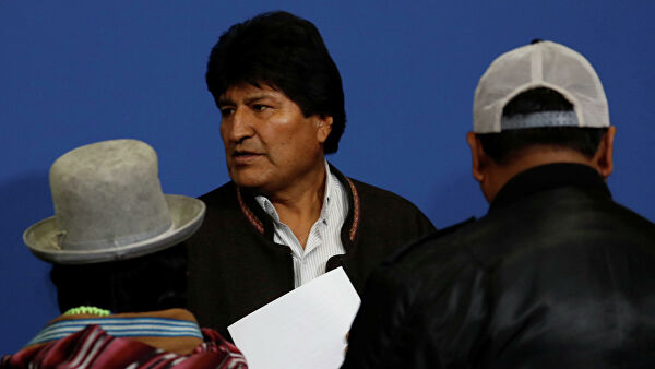 Моралес сообщил, что вылетает из Боливии в Мексику