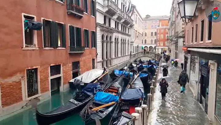 В Венеции объявили режим ЧС из-за наводнений - ФОТО - ВИДЕО