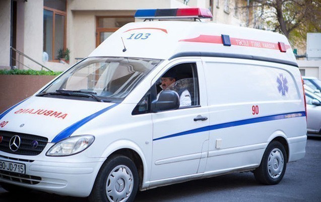 В Хырдалане автомобиль сбил женщину