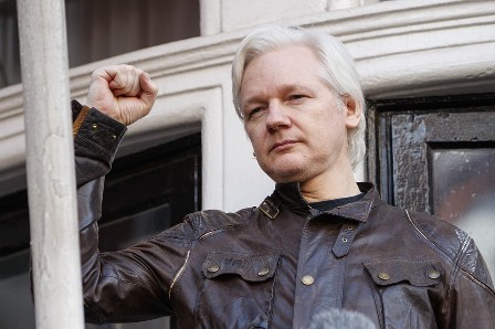 Прекращено следствие по делу основателя WikiLeaks Ассанжа
