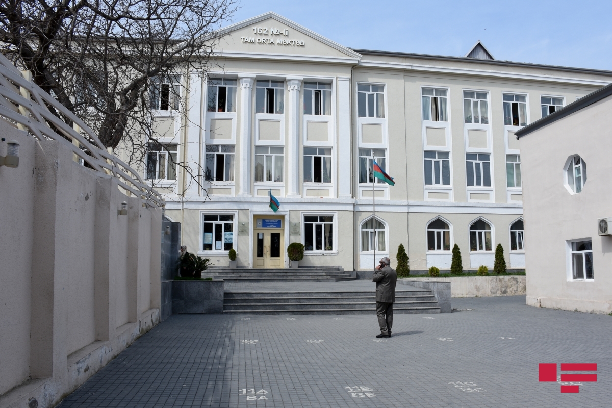 Осенние школьные каникулы в Азербайджане подходят к концу