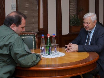 Министр обороны Армении принял личного представителя действующего председателя ОБСЕ
