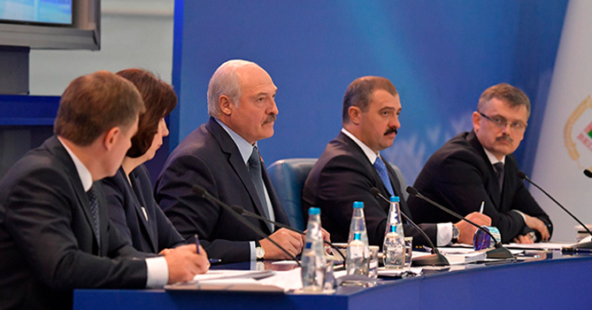 Лукашенко посоветовал спортсменам-неудачникам не возвращаться в Беларусь