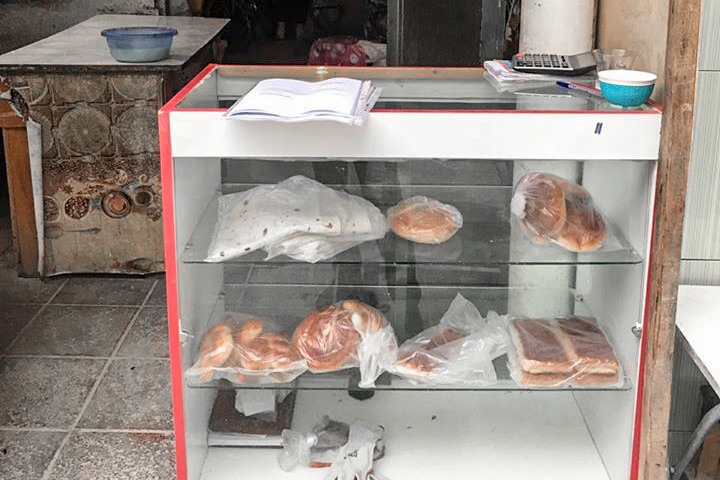 В Баку выявлен функционирующий в антисанитарных условиях цех по выпечке хлеба - ФОТО