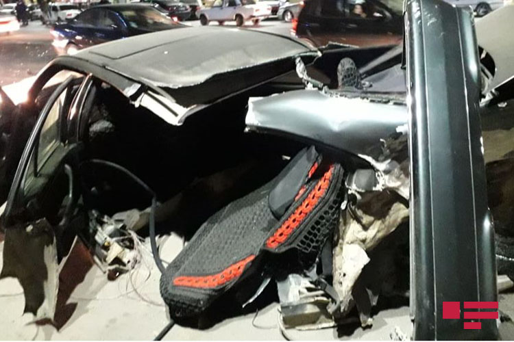 Mercedes разорвало на части в ДТП в Гяндже - ФОТО - ВИДЕО