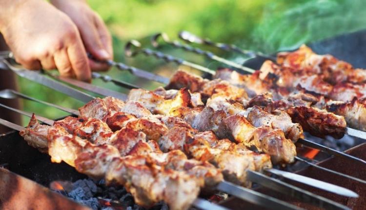 Ряду бакинских домов торжеств запретили пользоваться мангалами - СПИСОК