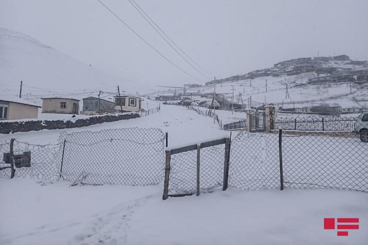 В Азербайджане выпал снег высотой в 22 см