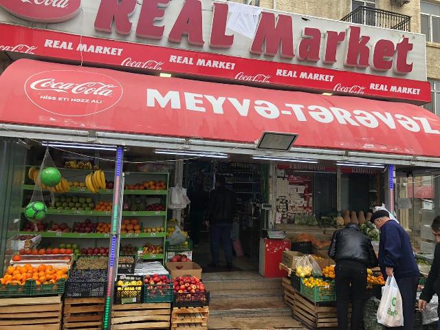 В Баку выявлен маркет, торгующий просроченной продукцией
