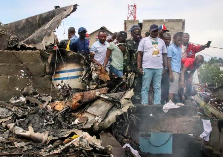 Число погибших при крушении самолета в ДР Конго возросло до 29 человек - ФОТО - ВИДЕО