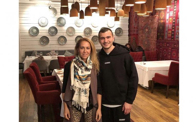 Российская певица в 5 утра оказалась в бакинском ресторане - ФОТО