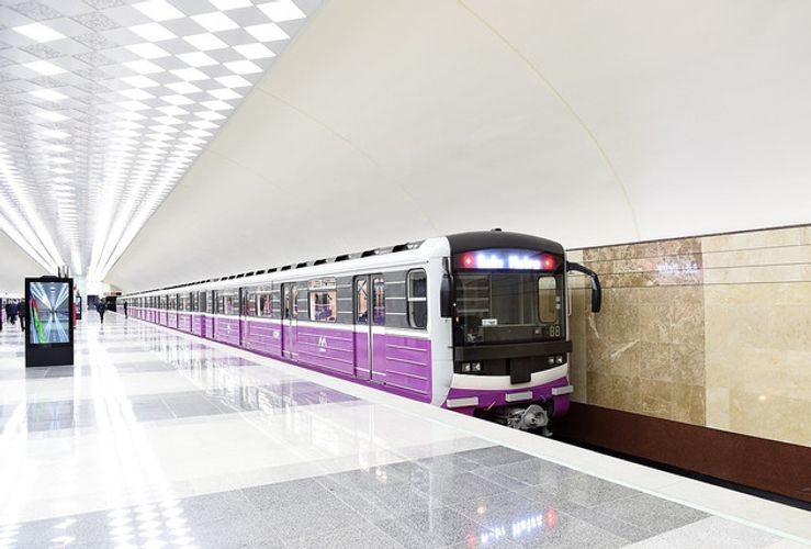 В бакинском метро наблюдается задержка в графике движения поездов
