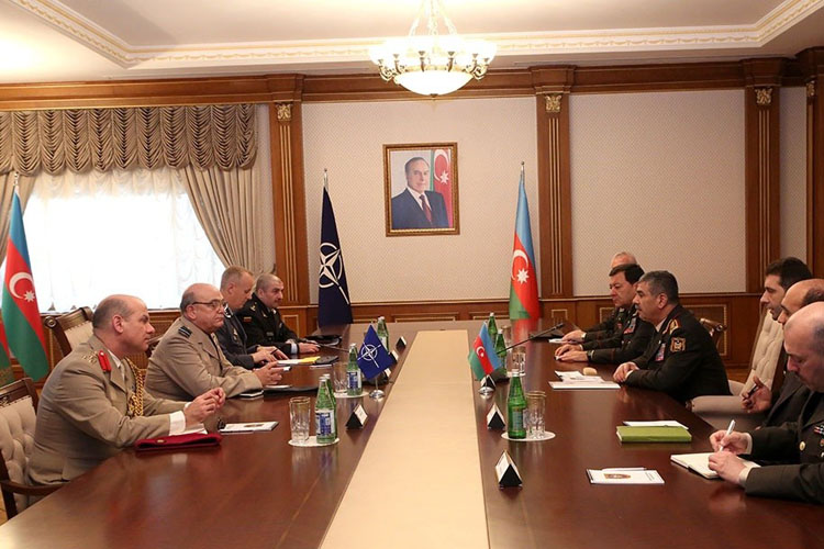 Министр обороны Азербайджана встретился с председателем Военного комитета НАТО
