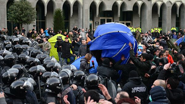 В Грузии освободили всех задержанных участников акции протеста