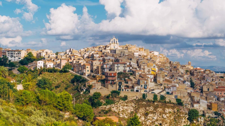 На Сицилии можно купить дом за один евро