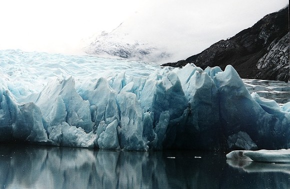 От Антарктиды откололся самый большой айсберг
