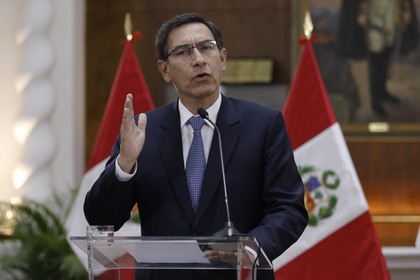 Президент и парламент Перу отстранили друг друга от власти
