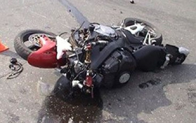 В Имишли мотоциклист погиб после столкновения с трактором 