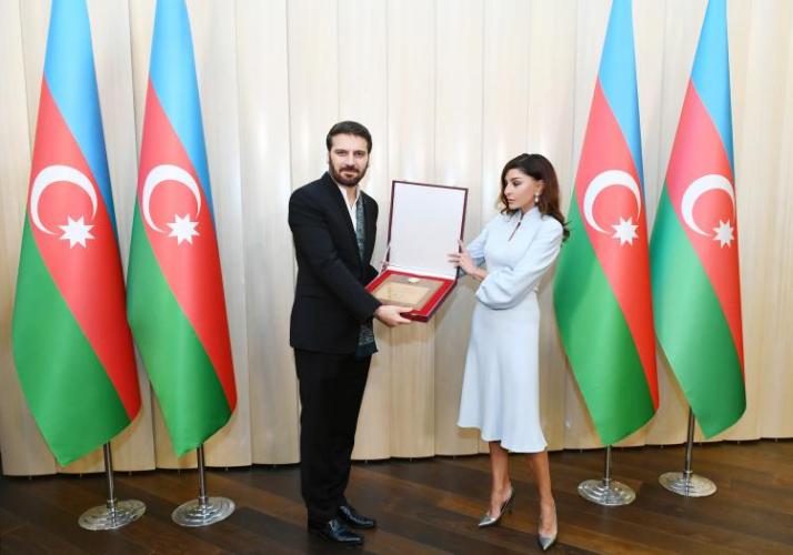 Мехрибан Алиева вручила Сами Юсуфу почетный диплом Президента Азербайджана  - ФОТО