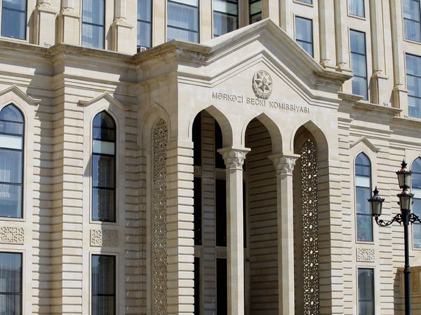 ЦИК Азербайджана: "Рафаэль Джабраилов не имеет права носить удостоверение депутата"
