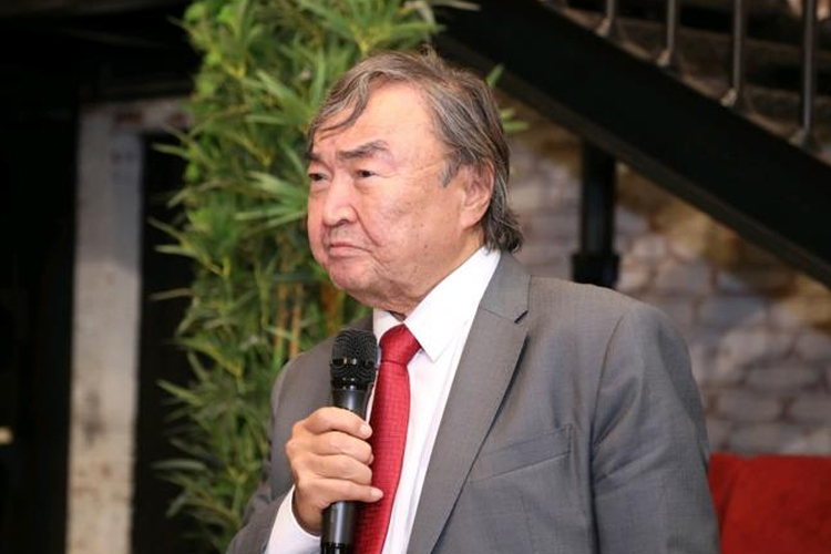 Олжас Сулейменов призвал литераторов не оставаться равнодушными к карабахской проблеме
