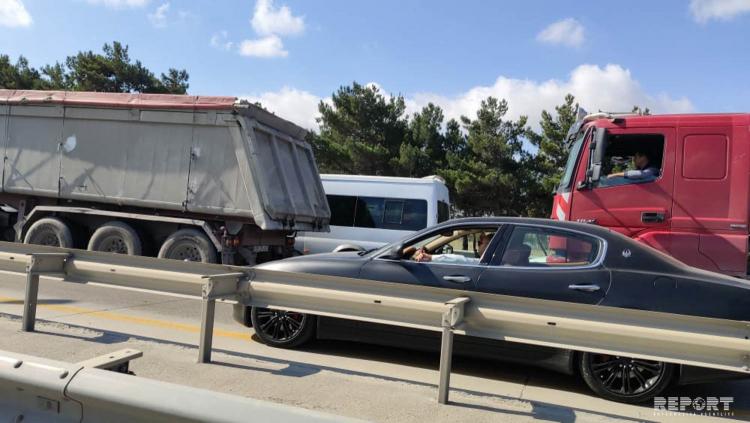 На трассе Баку-Сумгайыт произошла цепная авария - ФОТО