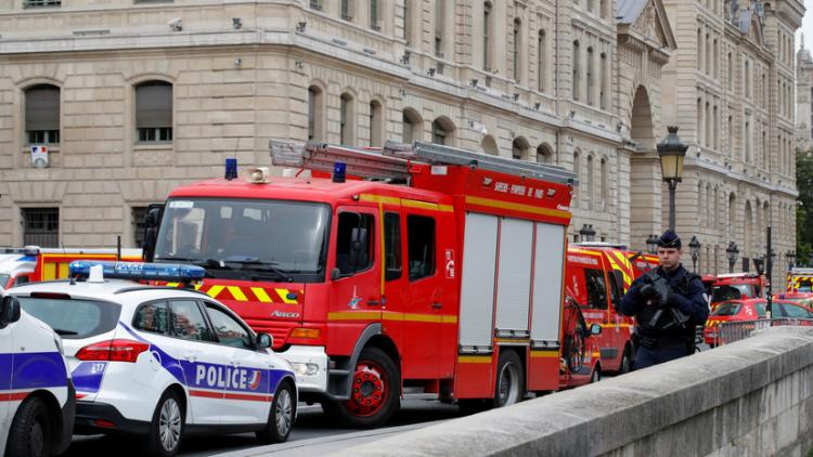 Во Франции совершено нападение на сотрудников полиции, четверо погибших
