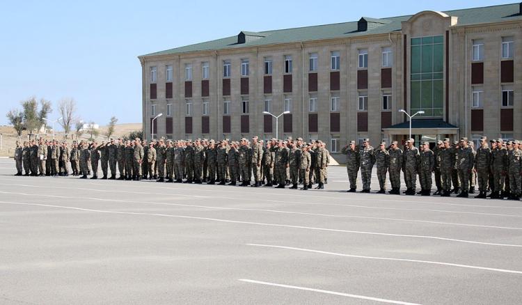 В Азербайджане началось увольнение военнослужащих в запас