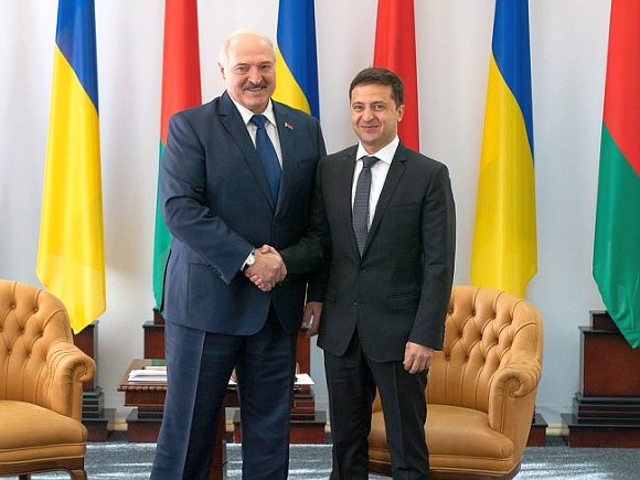 Лукашенко заверил Зеленского, что с Донбассом «все будет нормально»
