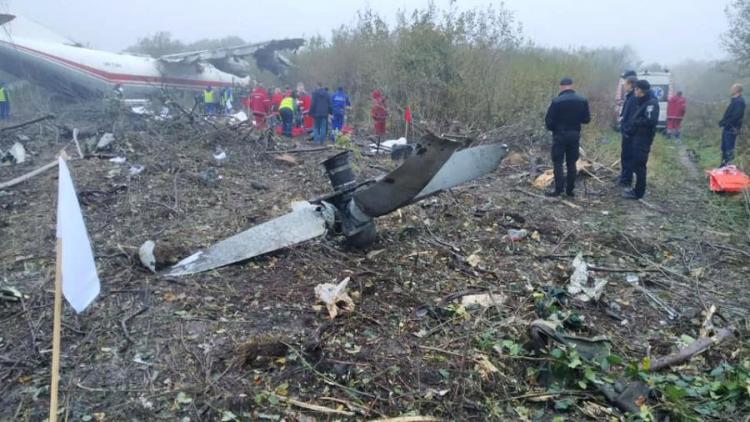 При аварийной посадке АН-12 на Украине погибли 4 человека