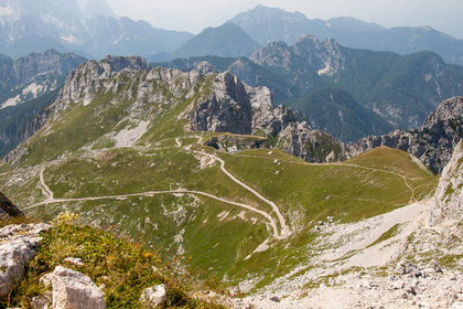 Российская туристка скончалась, сорвавшись со скалы в Альпах