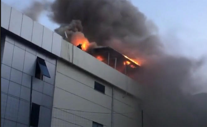 В Анкаре горит фабрика по производству металлических труб
