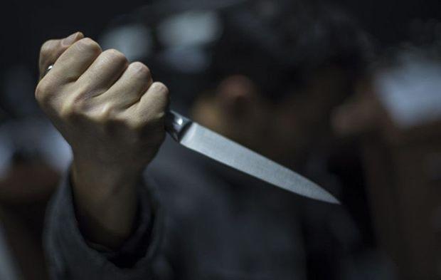 В Баку мужчина изрезал ножом 72-летнего соседа 