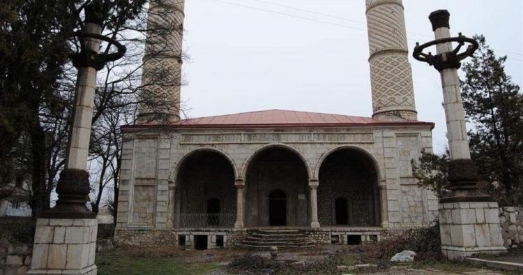 Армяне начали реставрировать азербайджанскую мечеть, которая «превратилась»…в персидскую – А НАЗВАНИЕ ДАЛИ АРМЯНСКОЕ -ФОТО