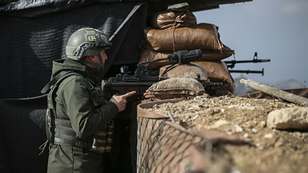 СМИ: Турция стягивает войска к границе с Сирией