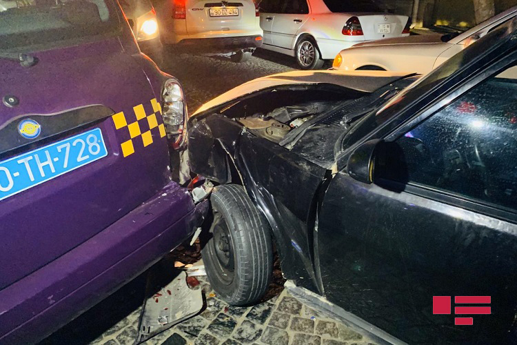 В результате ДТП в Баку пострадал водитель  - ФОТО