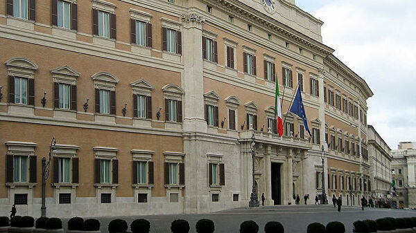 Парламент Италии сократит количество депутатов на 345 человек