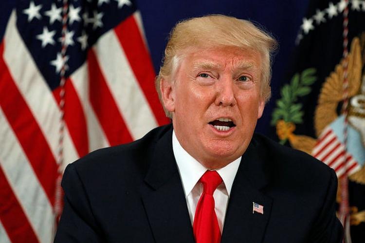 Трамп пригрозил Турции "сильным ударом" из-за военной операции в Сирии
