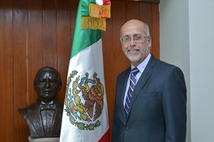 Посол Мексики в Азербайджане попал в ДТП в Баку