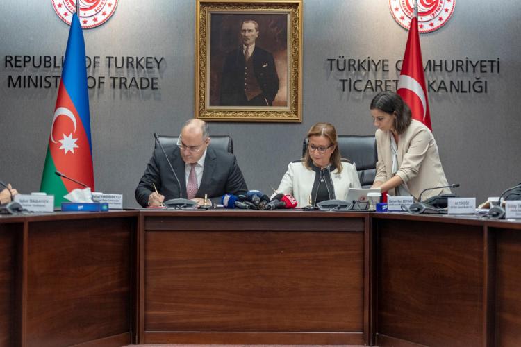 Азербайджан и Турция подписали меморандум об упрощенном таможенном коридоре