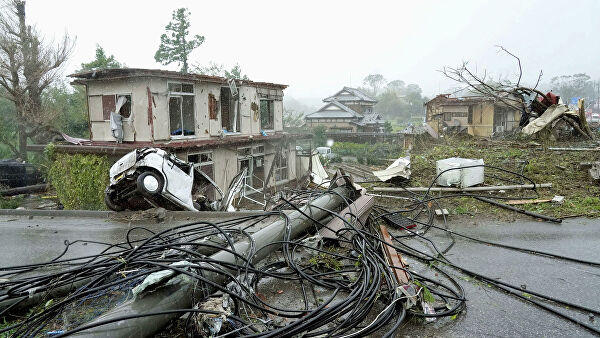 В Японии более двух тысяч линий связи не работают из-за тайфуна "Хагибис"