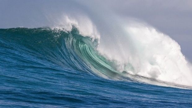 Высота волн на Каспии достигла 4,8 метра