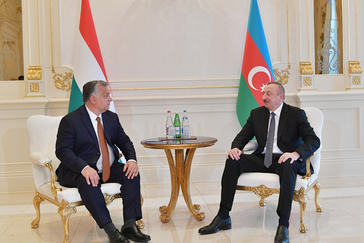 Президент Азербайджана встретился с премьер-министром Венгрии
- ОБНОВЛЕНО - ФОТО