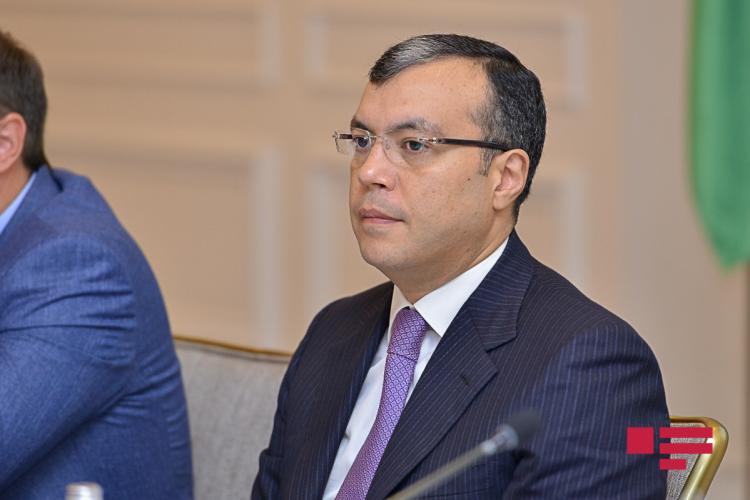 В Азербайджане меняется процедура усыновления детей