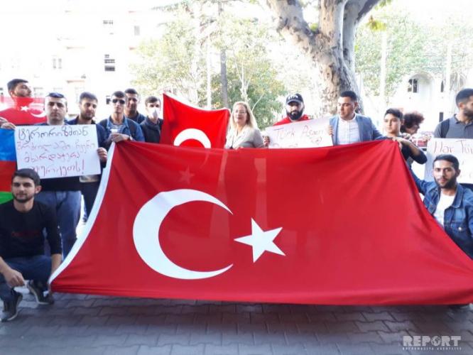 Азербайджанская молодежь провела в Тбилиси акцию в поддержку Турции - ФОТО