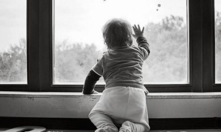 В России малыш выпал из окна 4-го этажа – ТРАГЕДИЯ В АЗЕРБАЙДЖАНСКОЙ СЕМЬЕ