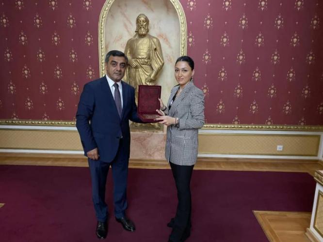 Глава Международного альянса «Азербайджан-Украина» наградил молодежного активиста - ФОТО