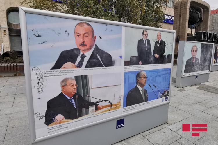На выставке к юбилею МГИМО появился стенд с изображением Ильхама Алиева - ФОТО