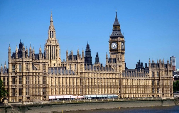 Консерваторы покинули парламент Британии после принятия поправки по Brexit
